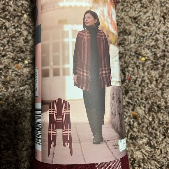 Ladies Scarf Poncho - Picture 9 of 11